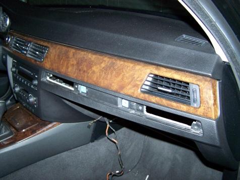 Remove right decorative strip on instrument panel