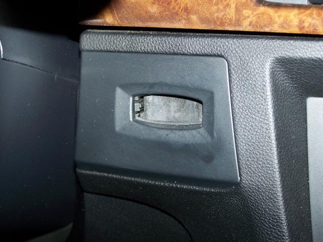 Remove slide-in unit for radio control key (Ignition key panel and assembly)