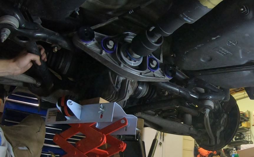 Install the 2 inner bolts