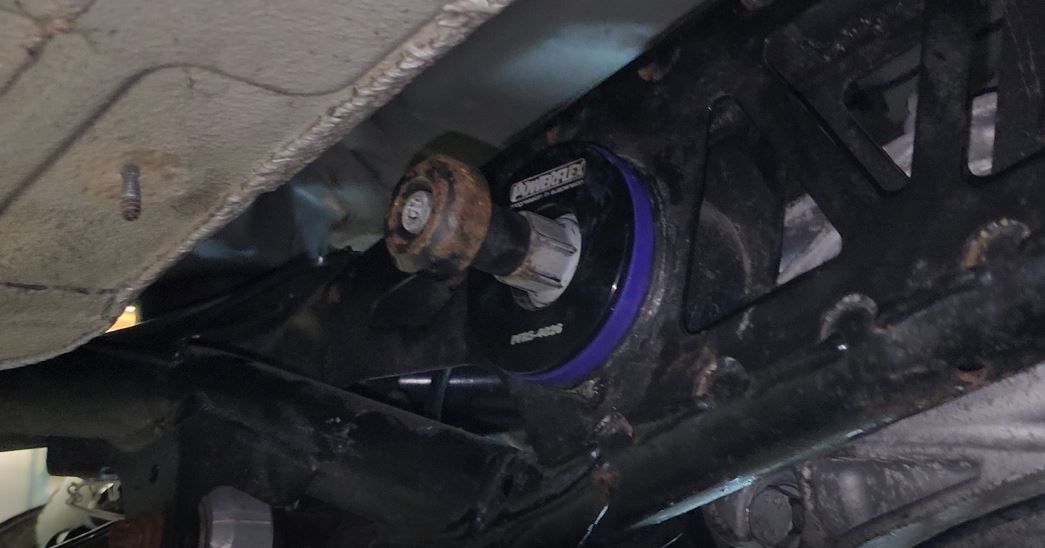 Install rear diff bolt