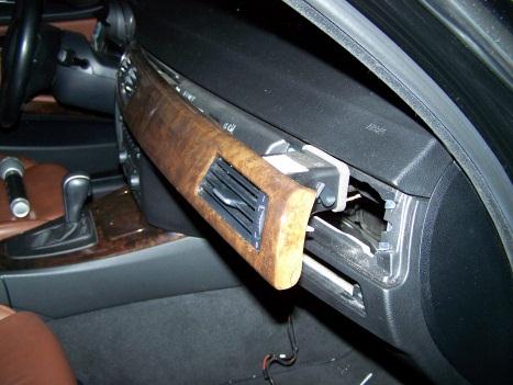 Remove right decorative strip on instrument panel