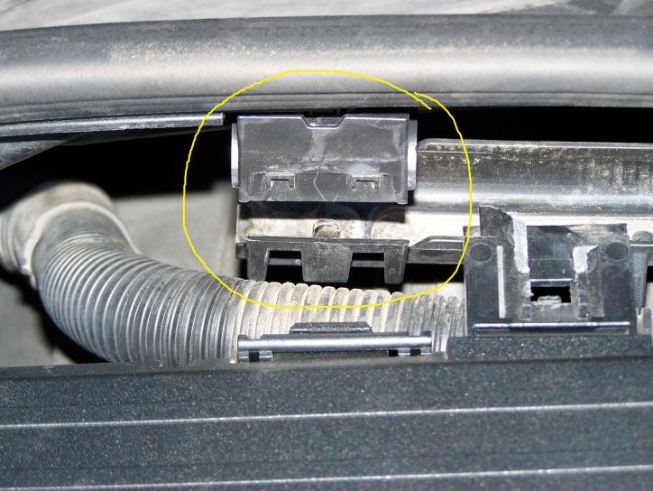 Remove cable harness from the lower housing.