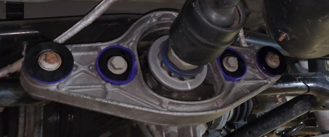 Install rear diff bolt